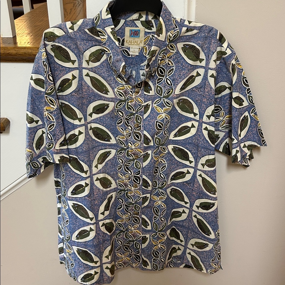 Kahala AVI Collection 💯 cotton vintage button down short sleeve shirt